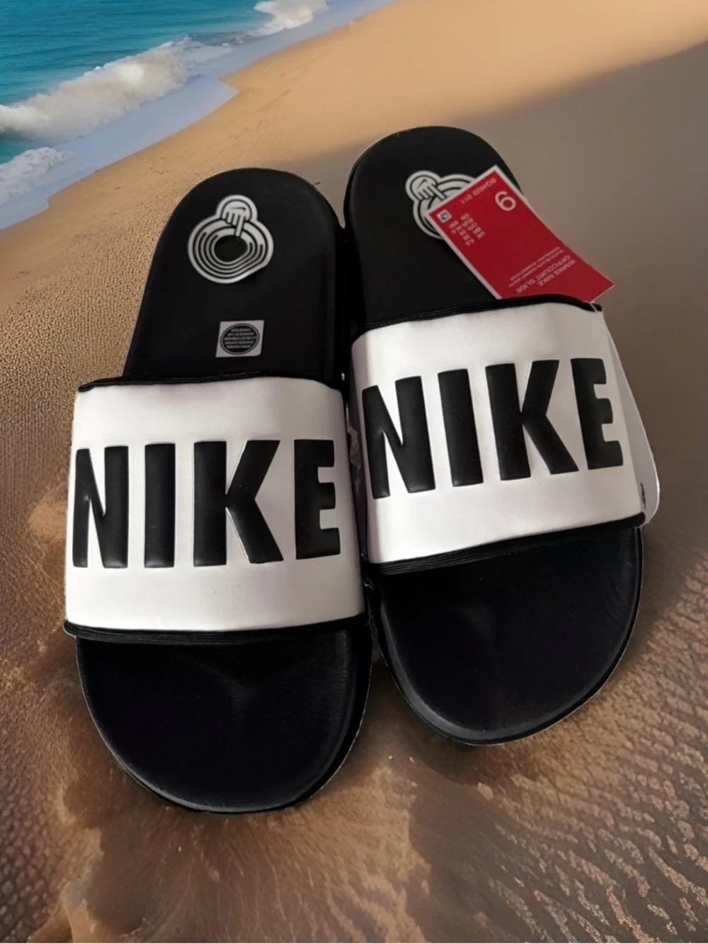 Nike Offcourt Women’s Size 9 Slide Sandals. Black/White. New with Tags.
